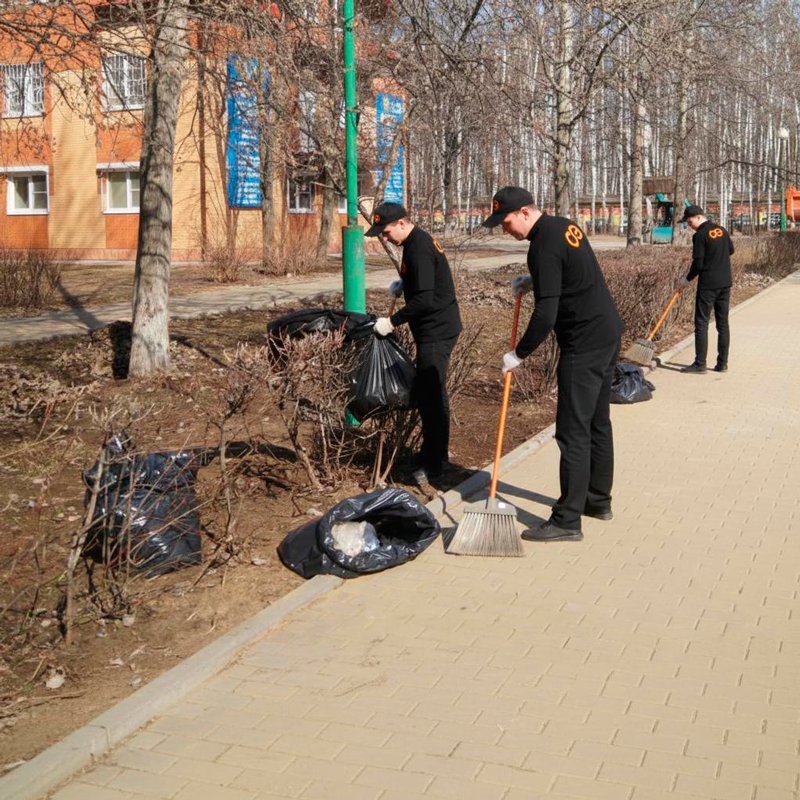 Уборка листьев в Дальнереченске